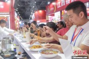 五行分析“嗦粉”经济火热 中国多地“食力”出圈