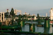 五行分析国际油价周二收高 地缘政治担忧与美元走弱双重支撑