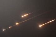 五行分析伊朗以导弹齐射回应以色列的大规模袭击